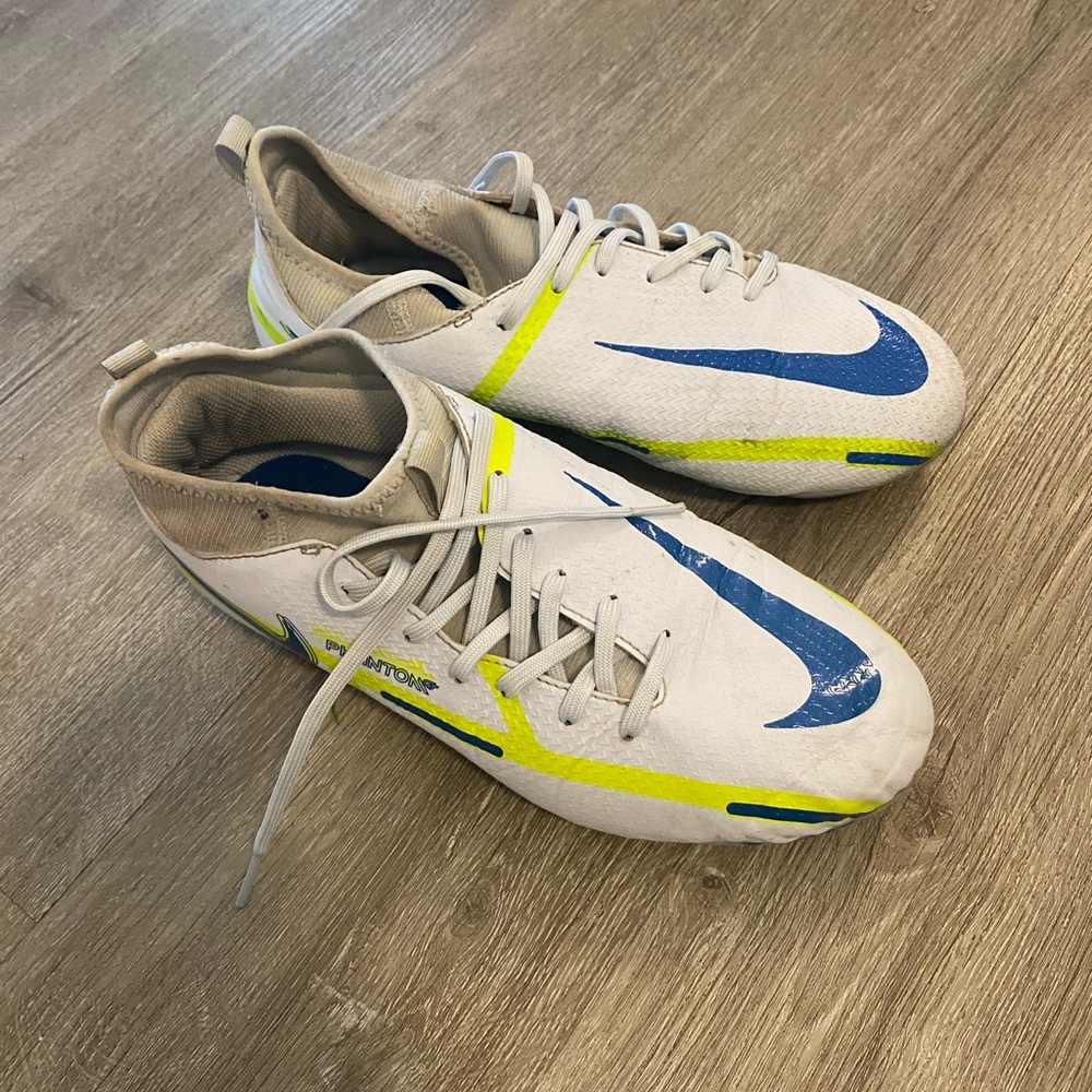 Soccer cleats
